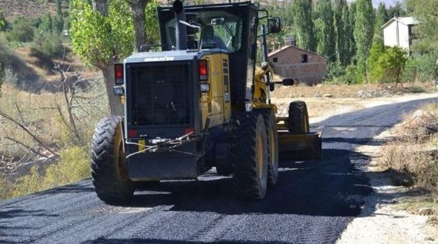 &Ccedil;elikhan&rsquo;da K&ouml;y Yolları Yamalanıyor