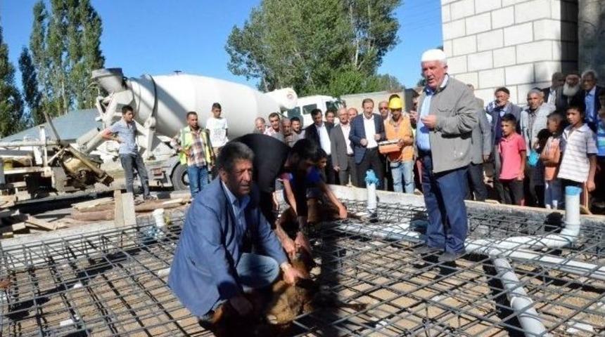 Paland&ouml;ken Belediyesi Maksut Efendi Mahallesi&rsquo;ne İkinci Taziye Evinin Temellini Attı