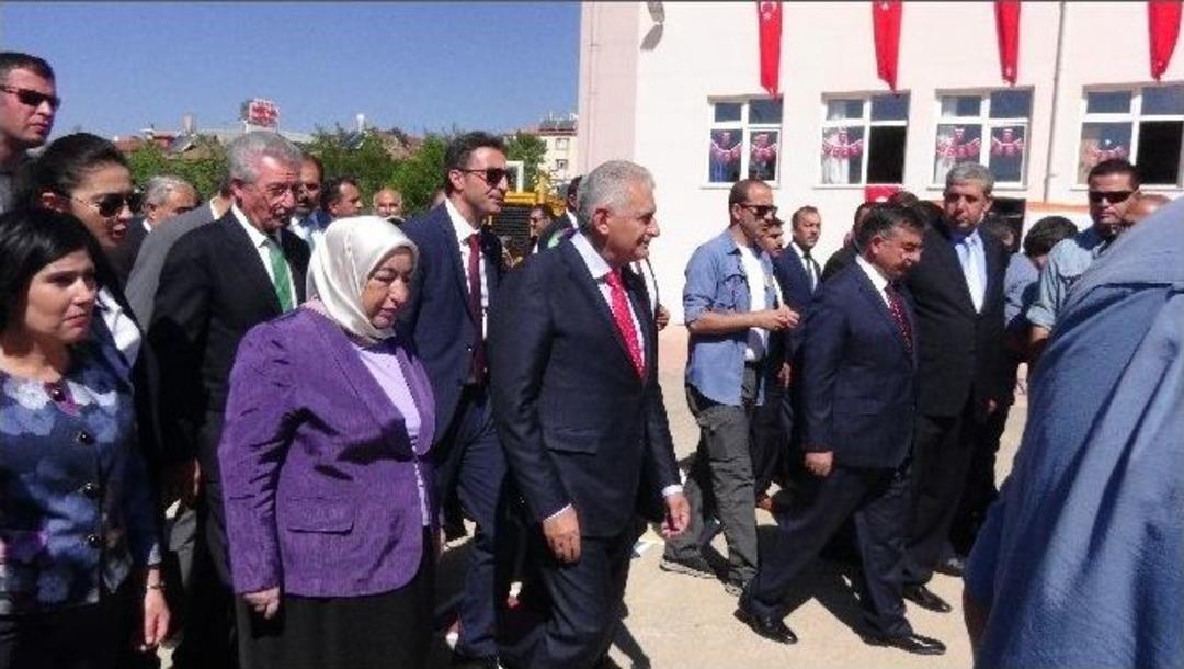 Başbakan Binali Yıldırım, Bakanlar Yılmaz Ve Arslan&rsquo;la Birlikte Erzincan&rsquo;da İlk Ders Zilini &Ccedil;aldı