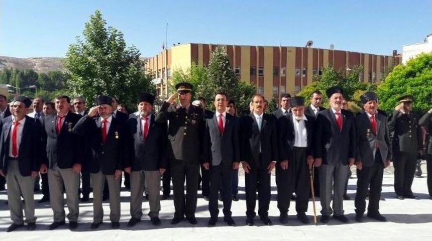 G&uuml;r&uuml;n&rsquo;de Gaziler G&uuml;n&uuml; Kutlandı