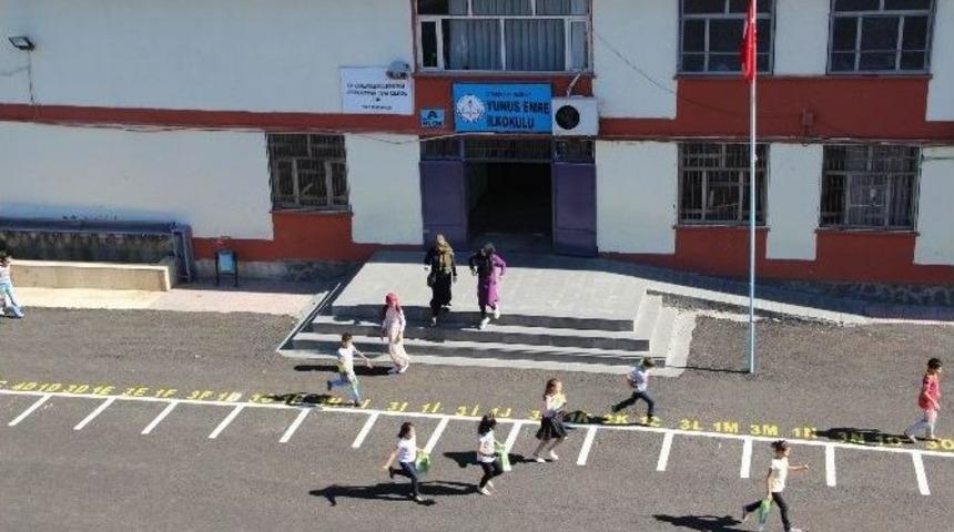 Diyarbakır&rsquo;da Milli Eğitim M&uuml;d&uuml;rl&uuml;ğ&uuml;, Gazetecilerin Okullardan G&ouml;r&uuml;nt&uuml; Almasını Yasakladı