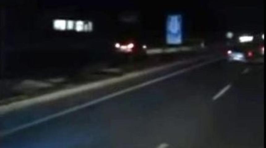 Ters Y&ouml;ne Giren Alkoll&uuml; S&uuml;r&uuml;c&uuml;n&uuml;n Kullandığı Otomobil Amat&ouml;r Kamerada