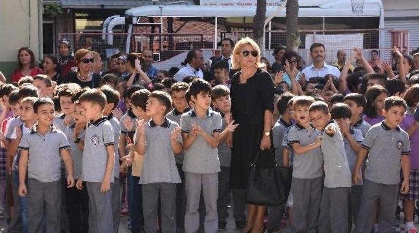 Başkan Kale, &Ouml;ğretmen Ve &Ouml;ğrencileri Yalnız Bırakmadı