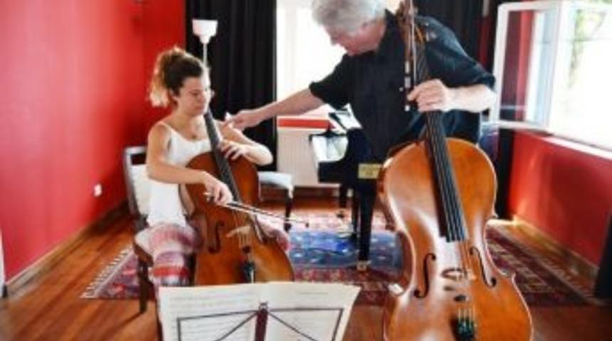 Aima Viyolensel &Ccedil;alışmalarına Başladı