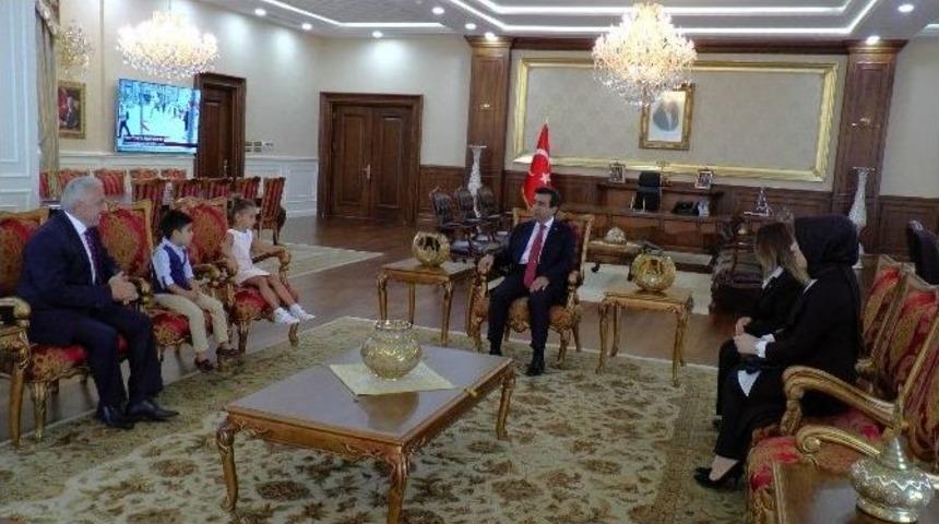 Vali G&uuml;zeloğlu &Ouml;ğrencileri Makamında Ağırladı