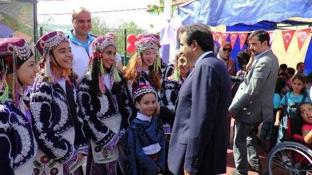 Vali Güzeloğlu Öğrencileri Makamında Ağırladı