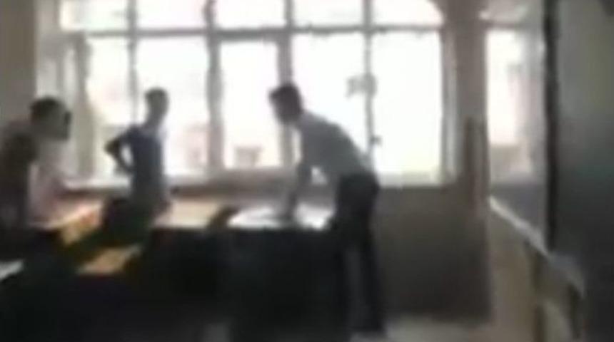 Yeni Eğitim Yılı &Ouml;ğrenci Şakası İle Başladı