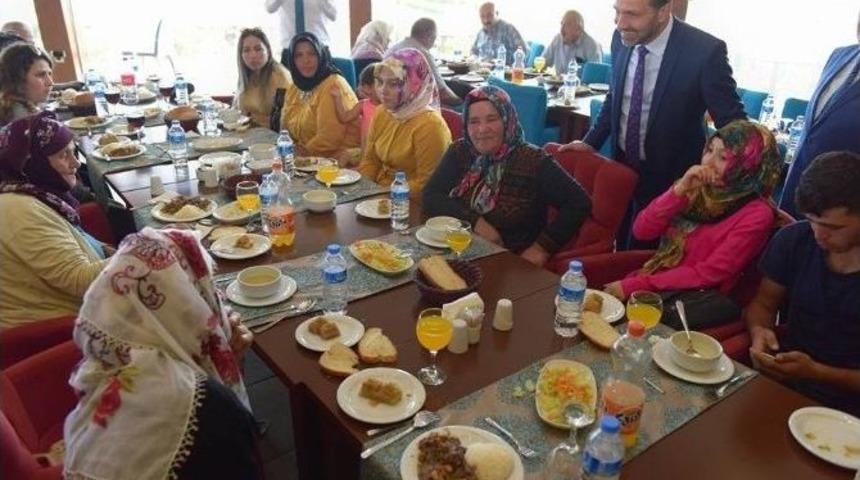 &Uuml;nye Belediyesi&rsquo;nden Şehit Ve Gazi Ailelerine Yemek