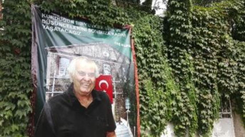 Taş Mektep&rsquo;te Tarık Akan İ&ccedil;in Anı K&ouml;şesi Hazırlandı