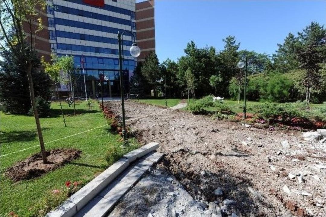 Anadolu &Uuml;niversitesi Altyapı Ve &Uuml;styapı &Ccedil;alışmalarını Aralıksız S&uuml;rd&uuml;r&uuml;yor
