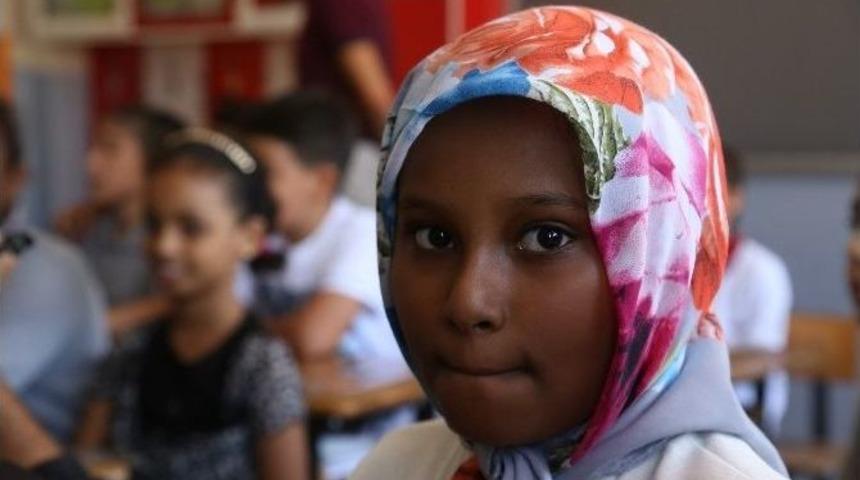 Somalili M&uuml;lteci &Ouml;ğrenciden 15 Temmuz Şehitleri İ&ccedil;in Fatiha