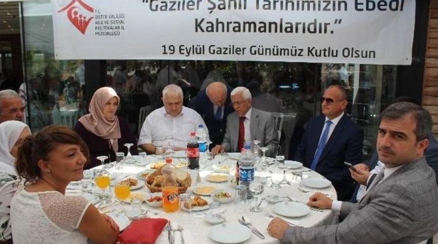 Şehit Yakınları Ve Gaziler Yemekte Bir Araya Geldi