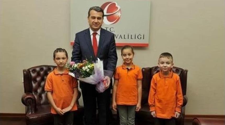 Vali &Ccedil;elik, &Ouml;ğrencileri Makamında Kabul Etti