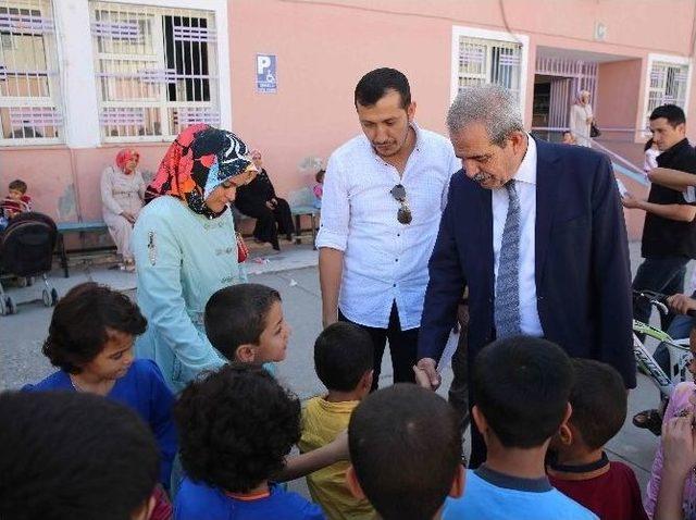 Başkan Demirkol, Ders Başı Yapan Öğrencilerin İlk Gününde Yalnız Bırakmadı