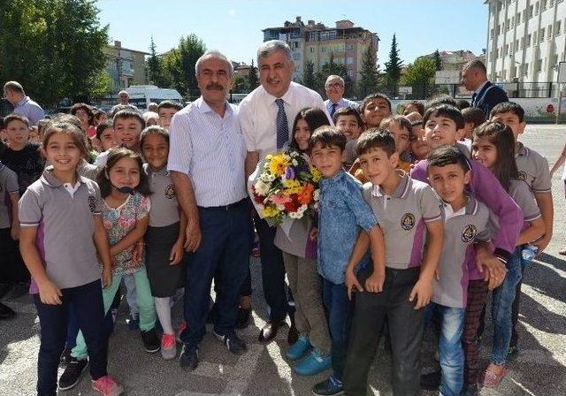 Başkan Polat, Öğrencilerin İlk Gün Heyecanına Ortak Oldu