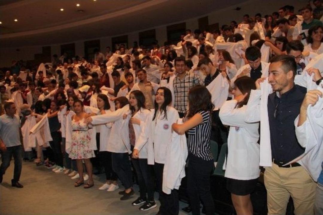 De&uuml; Tıp Fak&uuml;ltesi&rsquo;nde Beyaz &Ouml;nl&uuml;k Heyecanı