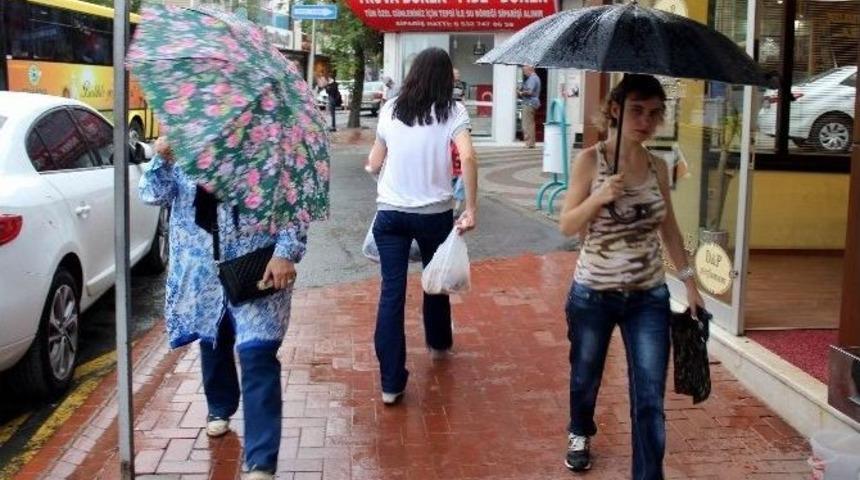 G&uuml;nlerdir Beklenen Yağış Başladı