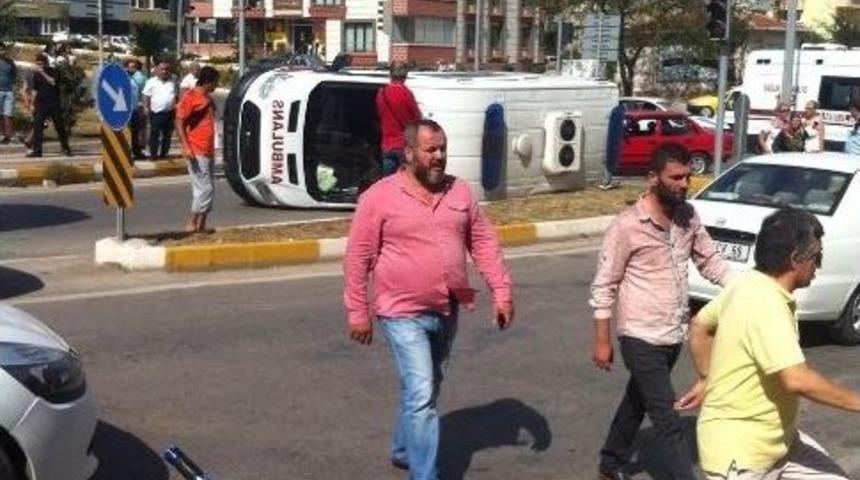 Ambulans Kaza Yaptı: 5 Yaralı
