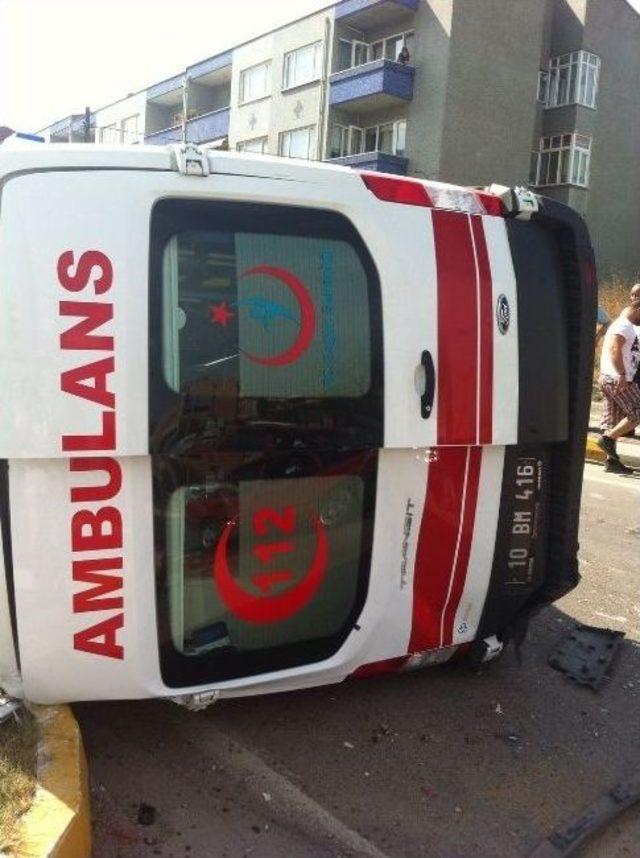 Ambulans Kaza Yaptı: 5 Yaralı