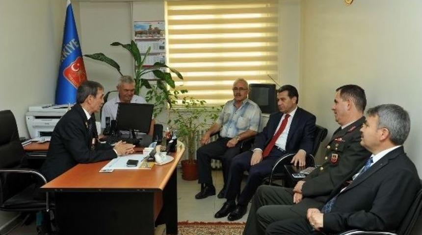 Vali &Ccedil;elik, T&uuml;rkiye Muharip Gaziler Derneği&rsquo;ni Ziyaret Etti
