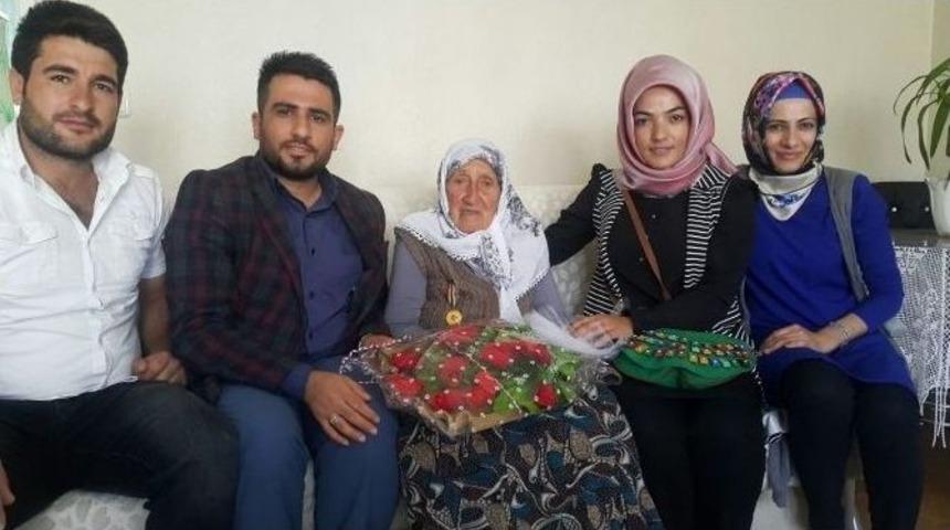 Ak Partili Gen&ccedil;lerden Anlamlı Ziyaret