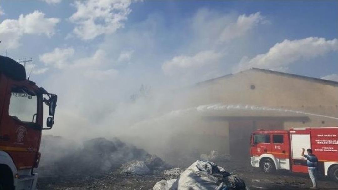 Geri D&ouml;n&uuml;ş&uuml;m Fabrikasında Yangın