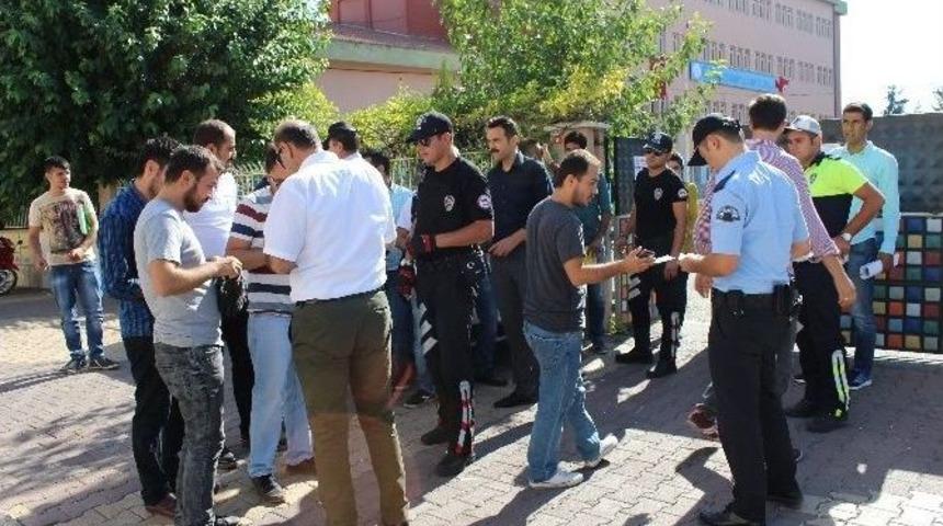 Okul &Ouml;nlerinde G&uuml;venlik Tedbirleri Alınmaya Başladı