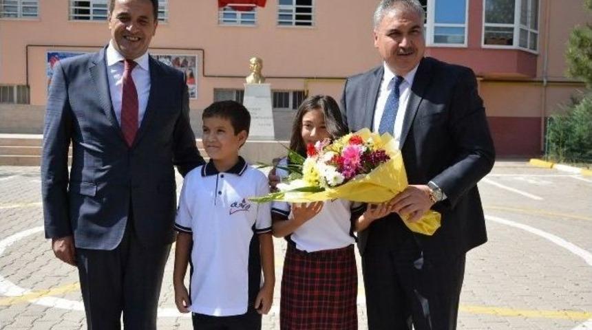 Uşak Valisi Ahmet Okur&rsquo;dan &Ouml;ğretmenlere; "&ccedil;ocuklarımız Adına Yalvarıyoruz"