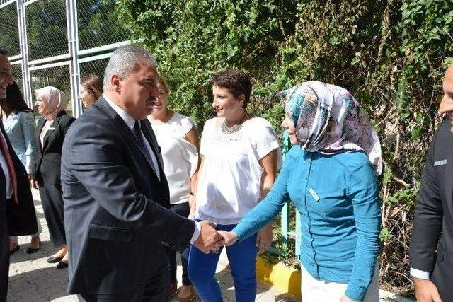 Uşak Valisi Ahmet Okur’dan Öğretmenlere; 