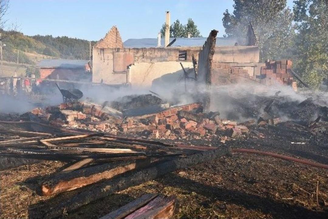 Erfelek&rsquo;te 2 Ev K&uuml;l Oldu