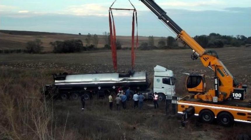 Tekirdağ’da Tır Şarampole Yuvarlandı: 1 Yaralı