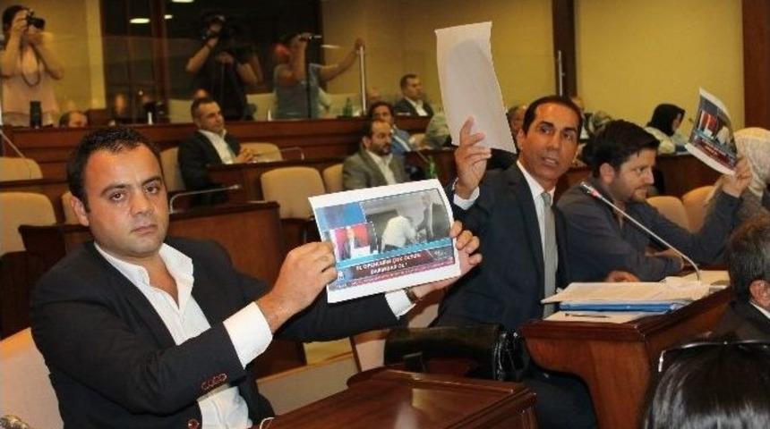 İbb Meclisi’nde Fotoğraf Gerginliği