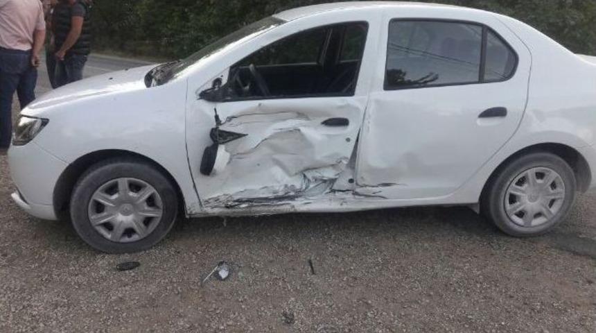 Otomobil İle Motosiklet &Ccedil;arpıştı: 2 Yaralı