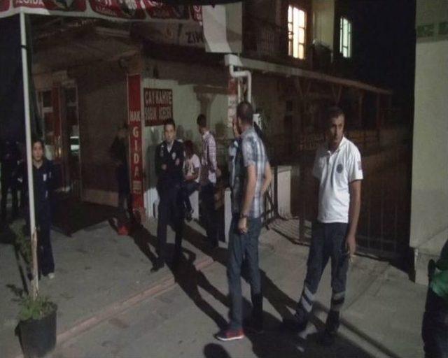 Karısını Bıçakla Öldürdü Polisi Arayıp Teslim Oldu