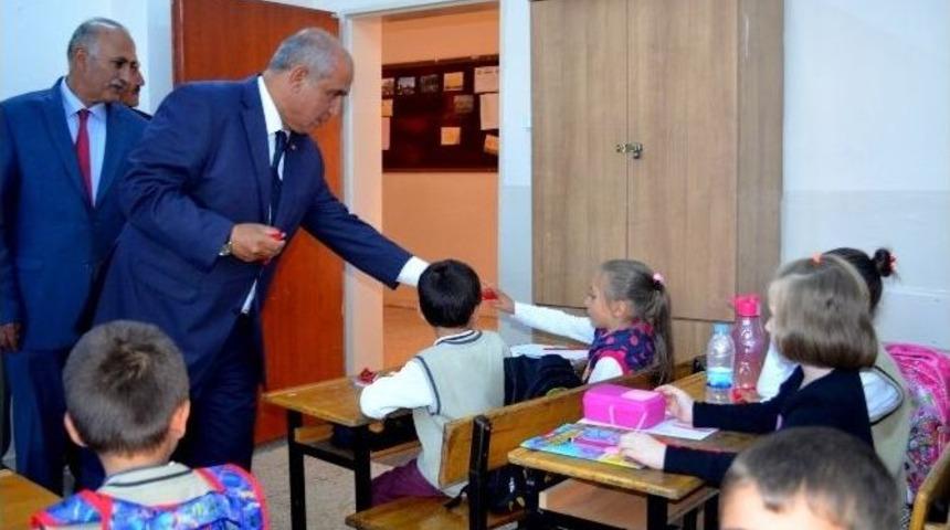 Ilıcalı, İlk Ders Zilinde Miniklerin Heyecanına Ortak Oldu