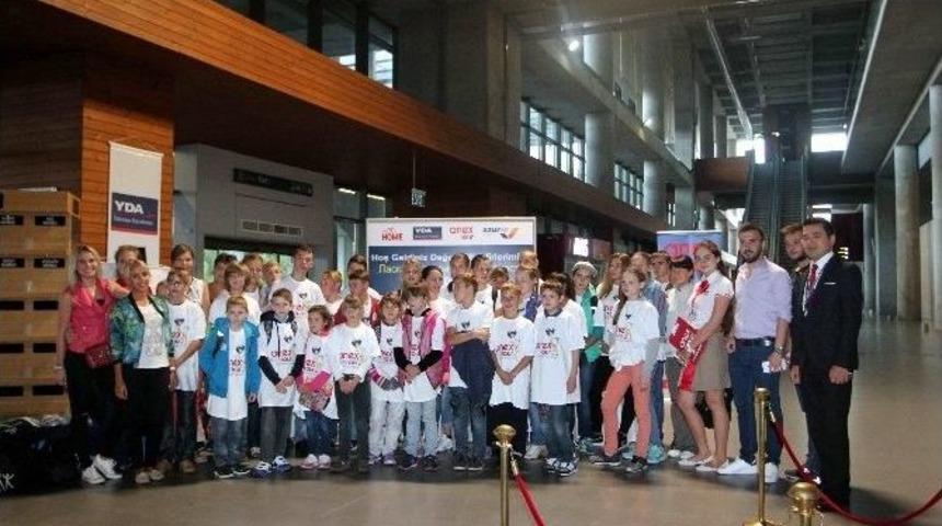 &rsquo;kimsesiz &Ccedil;ocuklara D&uuml;nyayı A&ccedil;&rsquo; Projesi