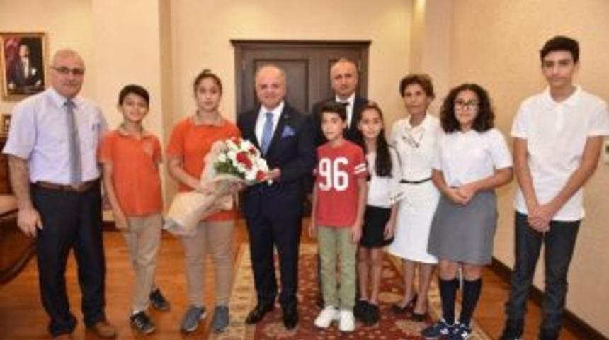 Vali &Ccedil;akacak, &Ouml;ğrenciler Ve Okul M&uuml;d&uuml;rleriyle Makamında Buluştu