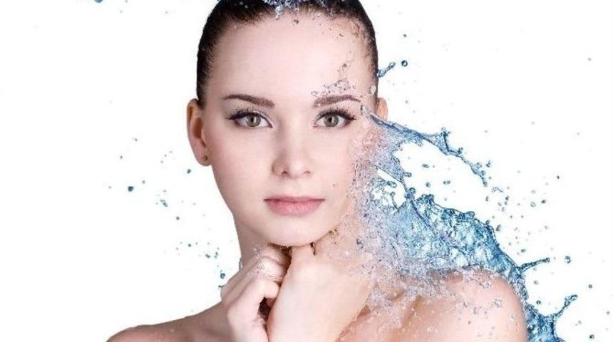 Yaz Sonu Cilt Bakımında İlk Adım: "bol Su Ve Meyve T&uuml;ketin"