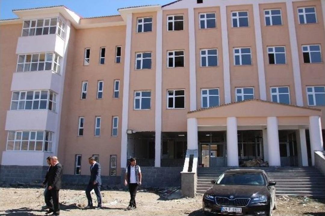 Kaymakam &Ccedil;etin Okul İnşaatında İncelemelerde Bulundu