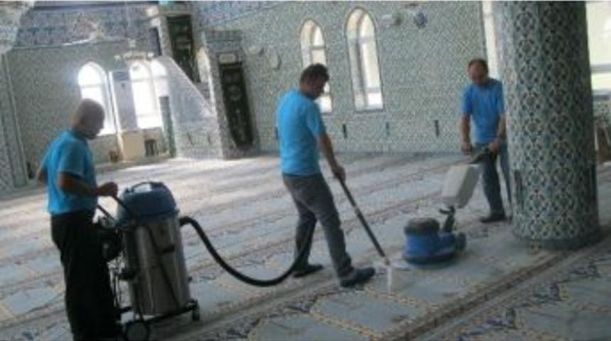 İzmit&rsquo;te İbadethaneler Temizleniyor