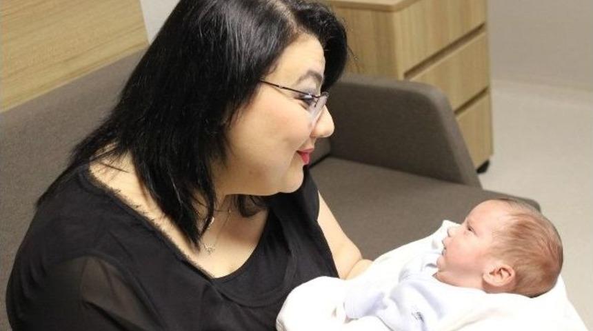 &Ccedil;ınar Bebek 90 G&uuml;nl&uuml;k Yaşam Savaşını Kazanarak Ailesine Kavuştu