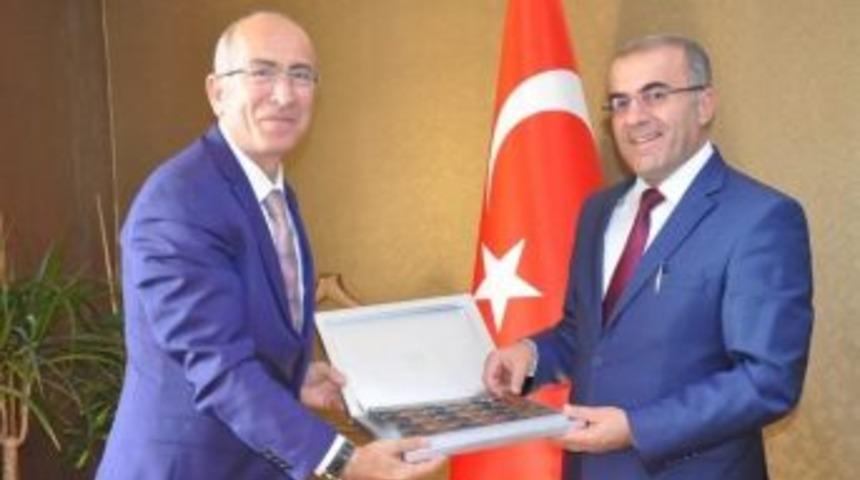 T&uuml;rk Eğitim Sen Eğitim &Ouml;ğretim Yılına &Ccedil;ikolatalı Başlangı&ccedil; Yaptı