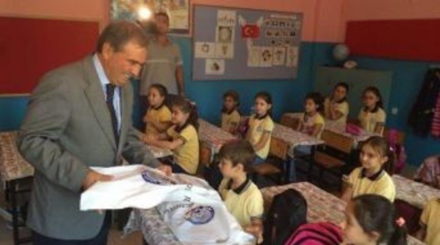 Başkan Avcu, Kırtasiye Malzemesi Dağıttı