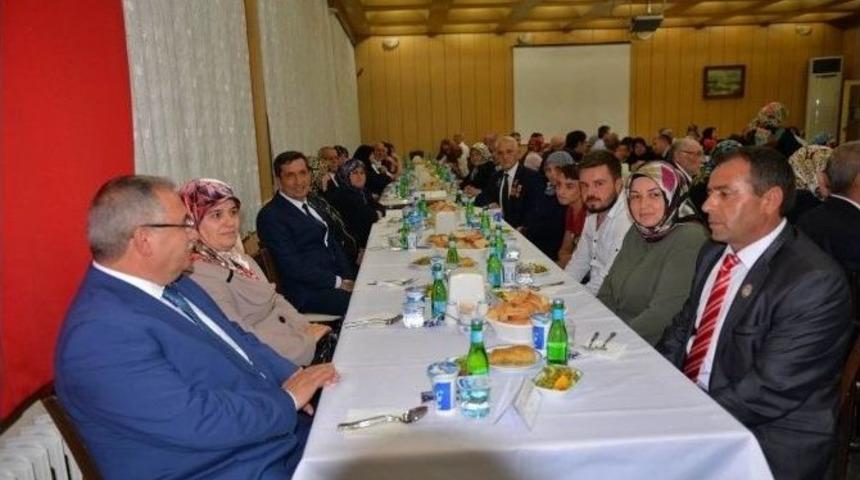 Gazi Ve Ailelerine Yemek