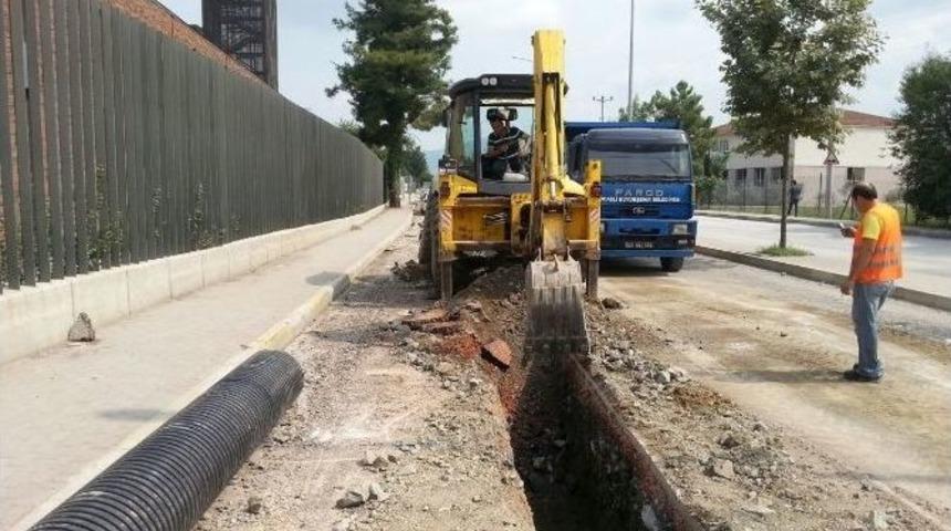 G&ouml;lc&uuml;k Ali U&ccedil;ar Caddesinde Yenileme &Ccedil;alışması S&uuml;r&uuml;yor
