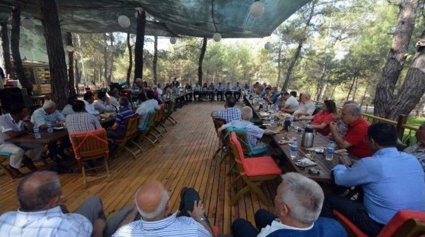 Kemalpaşa Belediye Başkanına Teşekk&uuml;r Plaketi S&uuml;rprizi