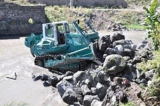 Bakan Talimat Verdi, Kars Çayı’nda Islah Çalışmaları Başladı