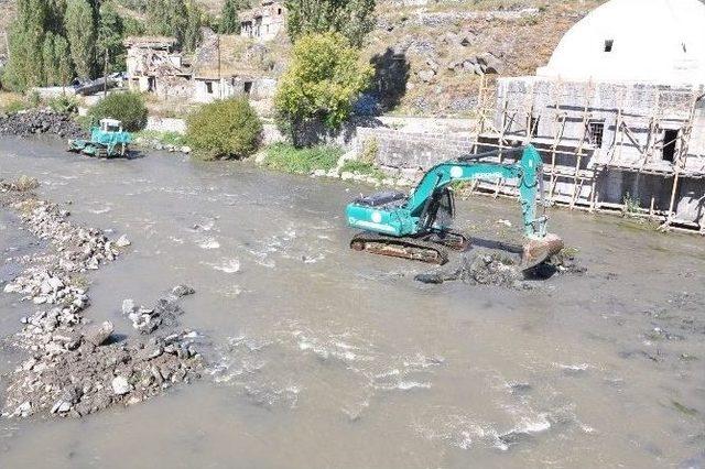 Bakan Talimat Verdi, Kars Çayı’nda Islah Çalışmaları Başladı