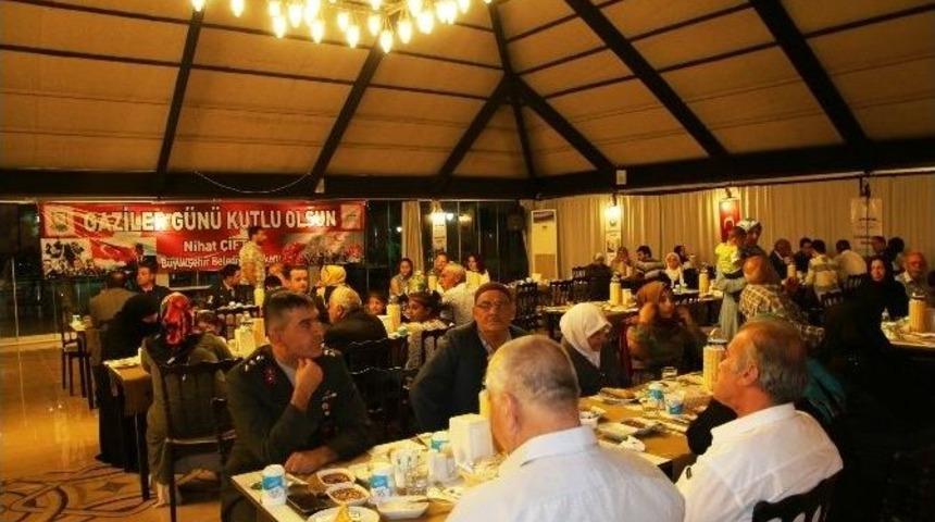 Şanlıurfa&rsquo;da Gaziler Onuruna Yemek Verildi