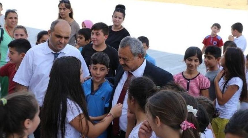 Başkan Uysal Yeni Eğitim &Ouml;ğretim Yılını Okulları Ziyaret Ederek Kutladı